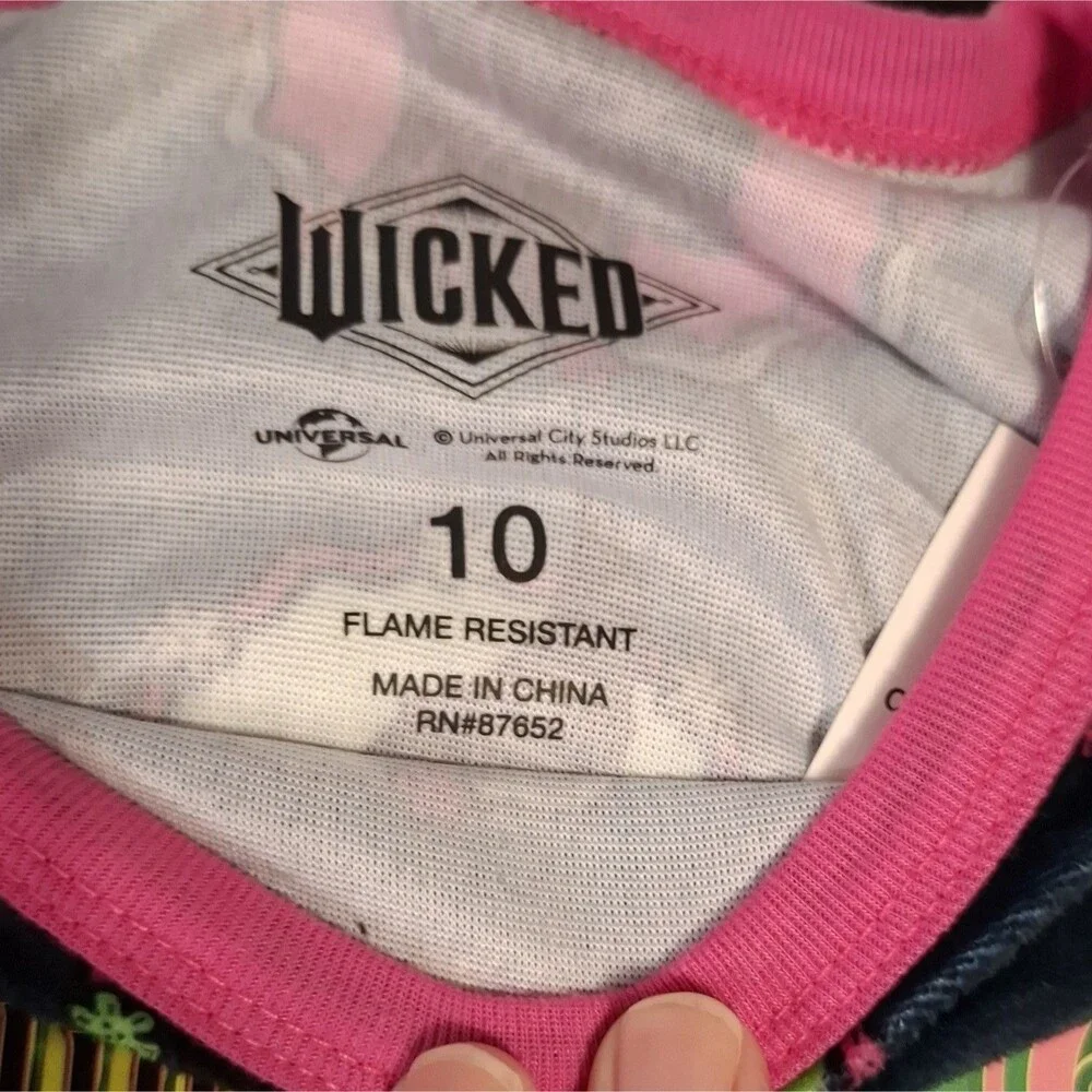 Wicked Girls 2pc Pajama Set Sz 10 Flame Resistant Velour LS Elphaba Glinda Cozy